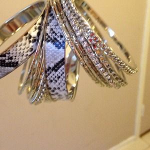 Set of 11 bangle bracelets!