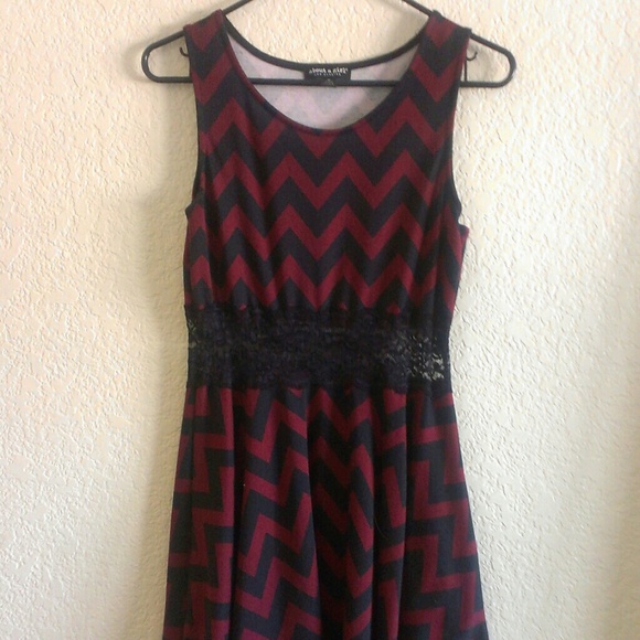 BLACK AND MAROON CHEVRON SKATER SKIRT