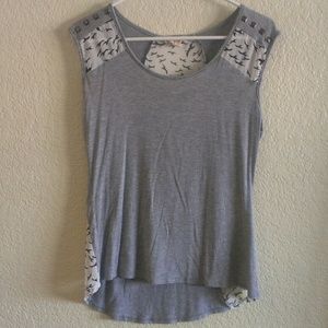 GREY TEE