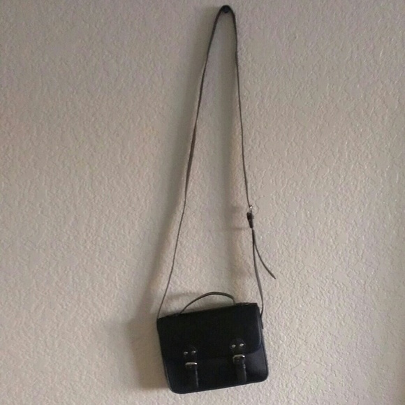 BLACK CROSS OVER SHOULDER BAG