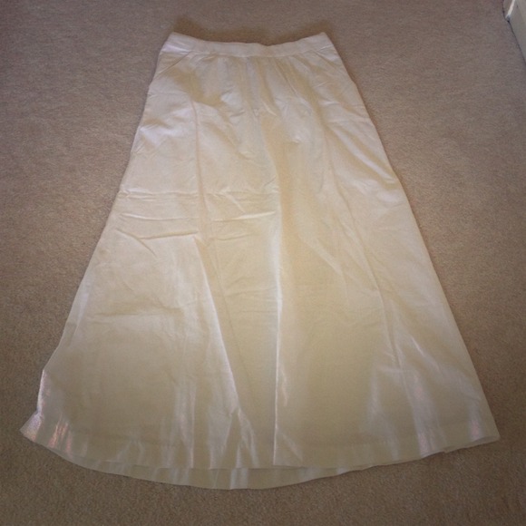 🎉must go sale🎉 NWT GAP white maxi skirt