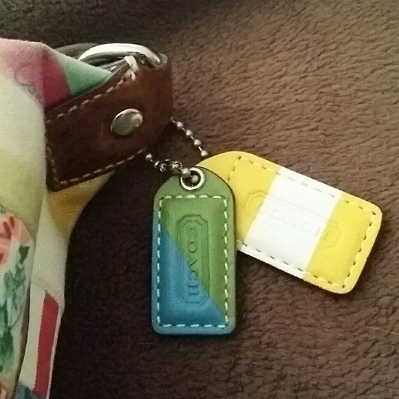 Small classic Coach purse - Picture 3 of 4