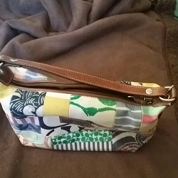 Small classic Coach purse - Picture 4 of 4