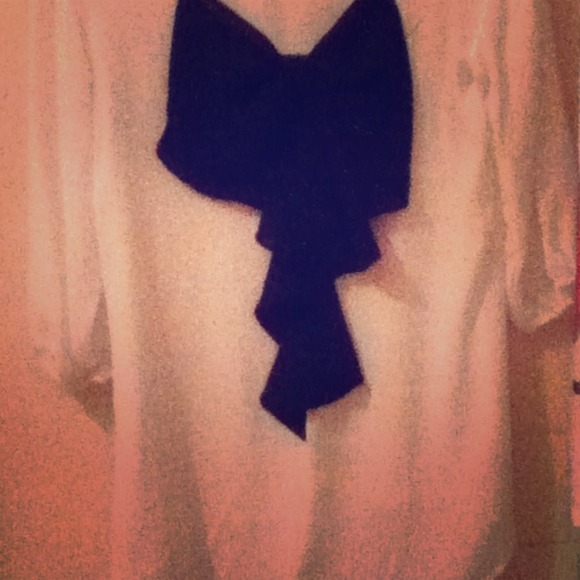 White quarter length sleeves heartsoul with bow.