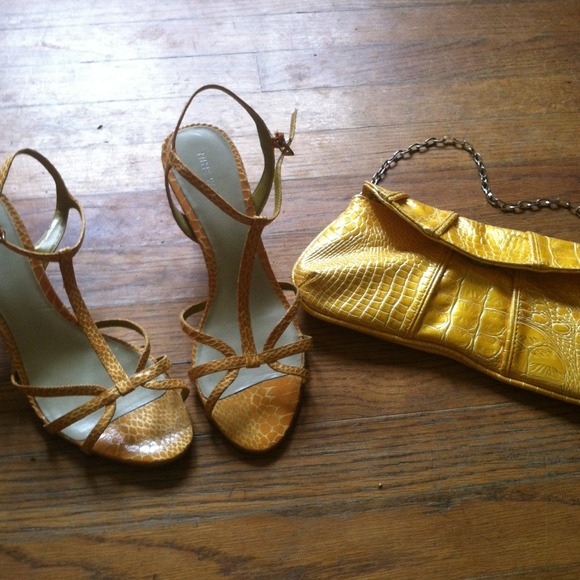 Nine West shoes & matching purse bundle!