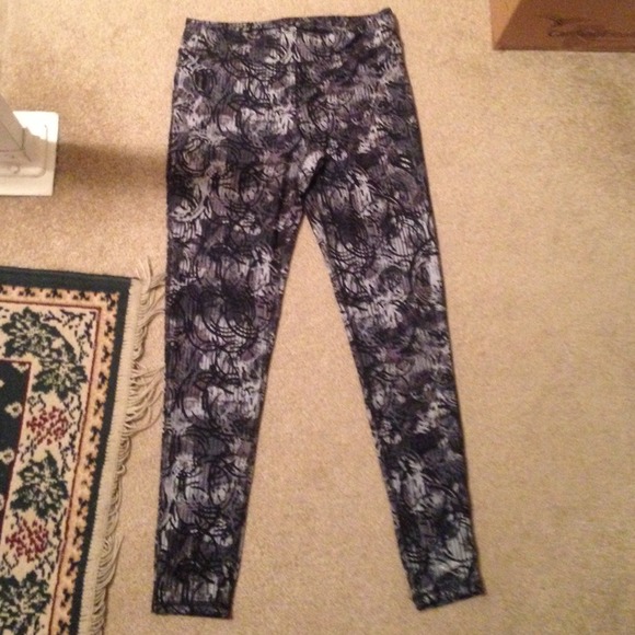 ⚡️FINAL PRICE CUT⚡️ NWOT workout leggings