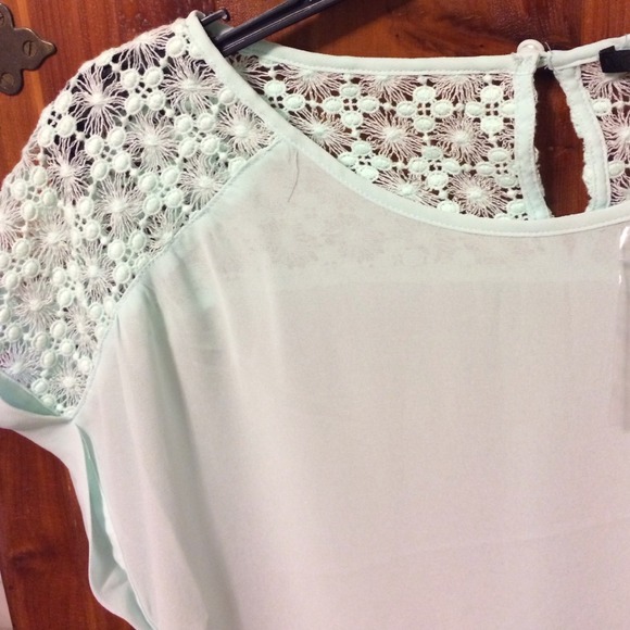 Mint blouse - Picture 3 of 4