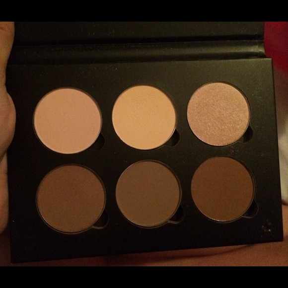 **soldAnastasia Beverly Hills contour kit **sold