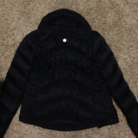 ✨SOLD✨ 💝 Lululemon Black Puffy Jacket 💝 - Picture 2 of 4