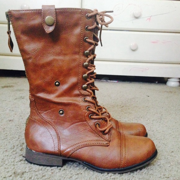 Combat boots