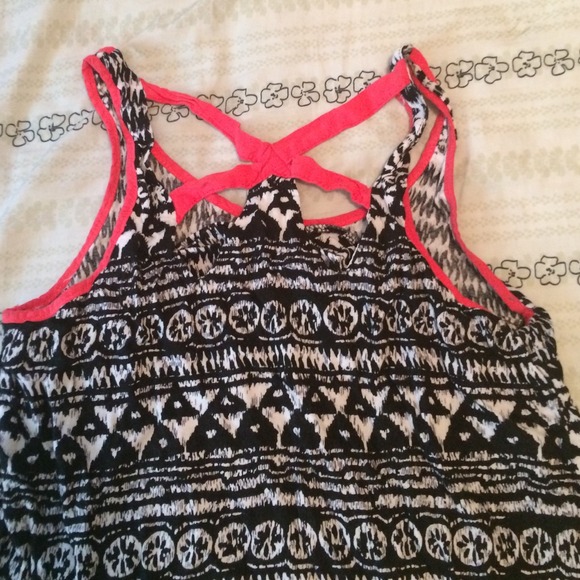Black and white printed size medium tank top - Picture 2 of 2
