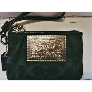 Poppy Coach wristlet