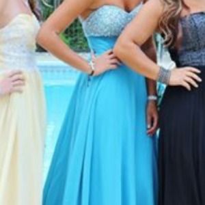 Homecoming or prom dress! Sherri hill