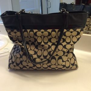 Gently used large Coach Bag. Authentic!