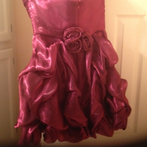 Prom dress - Picture 2 of 4