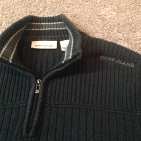 Dkny sweater pull over - Picture 2 of 3