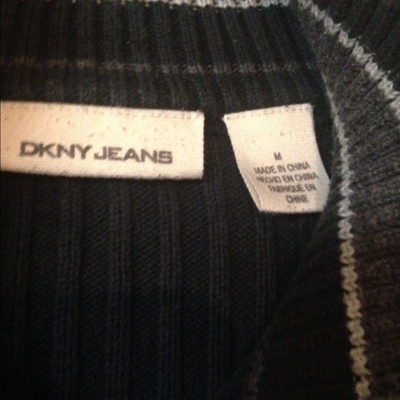 Dkny sweater pull over - Picture 3 of 3