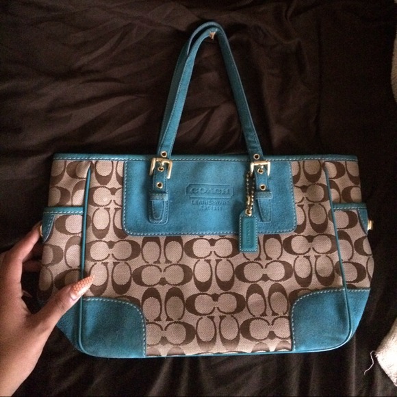 Coach Handbags - Really cute Authentic Coach purse!😊