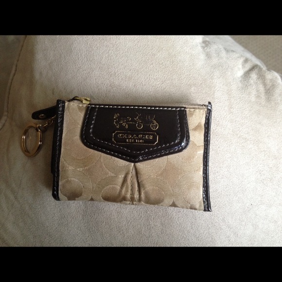 Credit card coach wallet with keychain