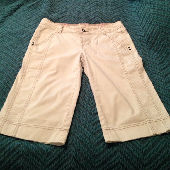 Maurice's Capri - Picture 2 of 3