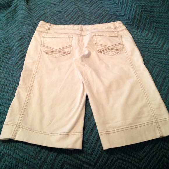 Maurice's Capri - Picture 3 of 3