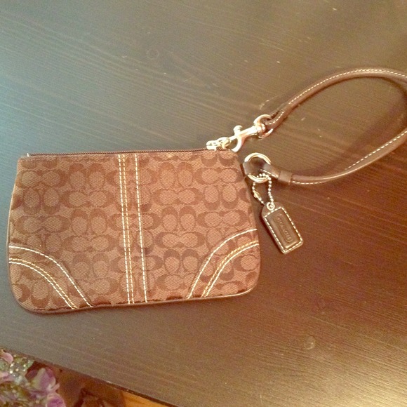 Coach clutch dark brown