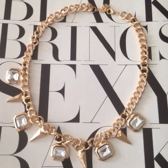 Jewelry - 🎉9/8 HP🎉Edgy Statement Necklace