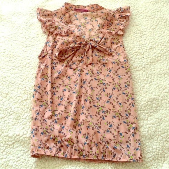 Soft pink chiffon flower blouse. 🌸😊