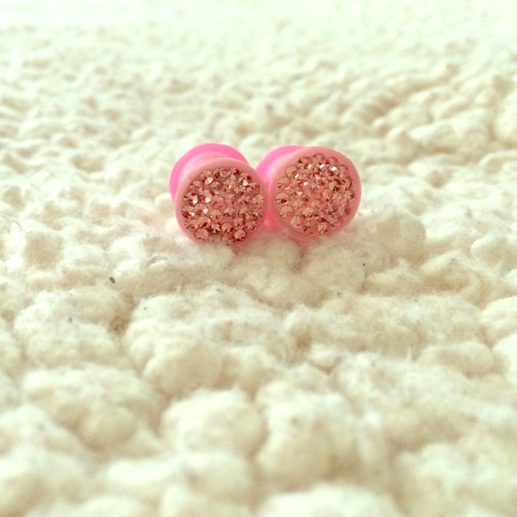 Jewelry - Double 00 sparkly plugs! Comes with O rings. 😊🌸