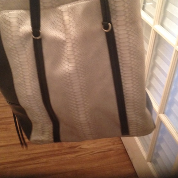 Tote - Picture 2 of 4