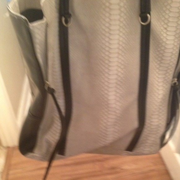 Tote - Picture 3 of 4