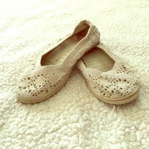Crochet Roxy slip ons! 🌸😊