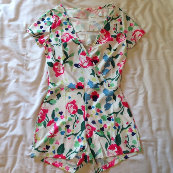 🚫🚫🚫SOLD🚫🚫🚫 Floral romper