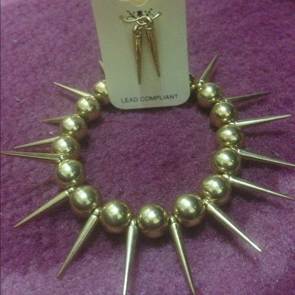 Spiked bracelet and earrings NWT😊😊