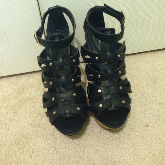 Wedges ✨ - Picture 2 of 4