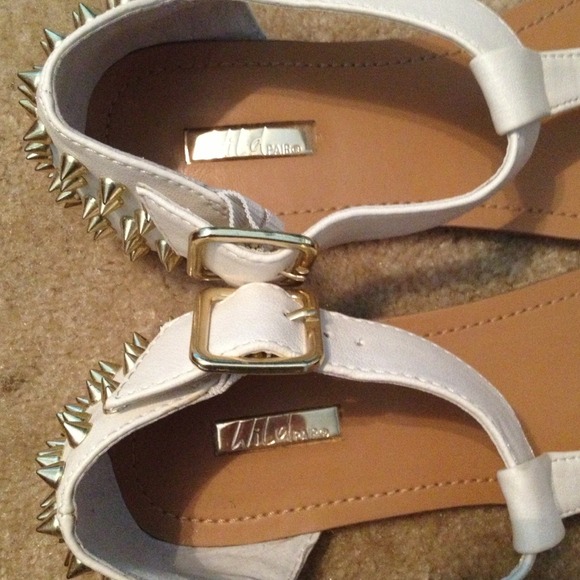 Never worn white gold studded 'Wild Pair' Sandals! - Picture 4 of 4