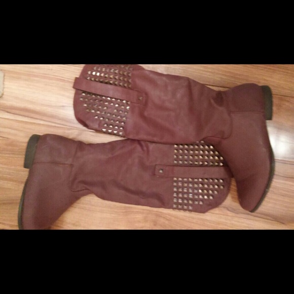 Boots - Picture 4 of 4