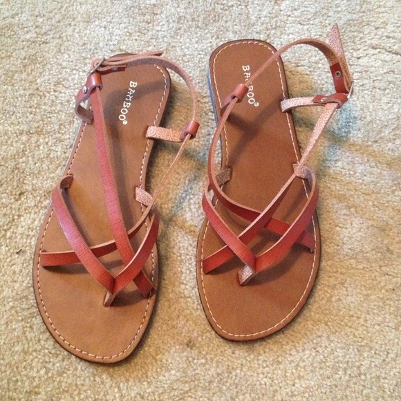 Red/beige criss cross sandals, Size 9 super cute