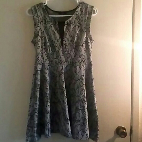 Black and white lace pattern sleeveless dress