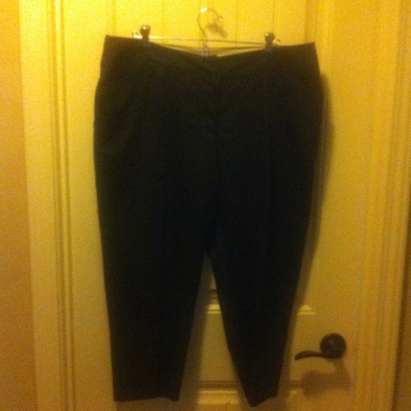 Avenue black cotton/spandex Capri pant