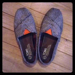 Houndstooth/Orange W5 TOMS used/good condition