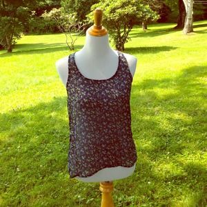 Sleeveless polyester top