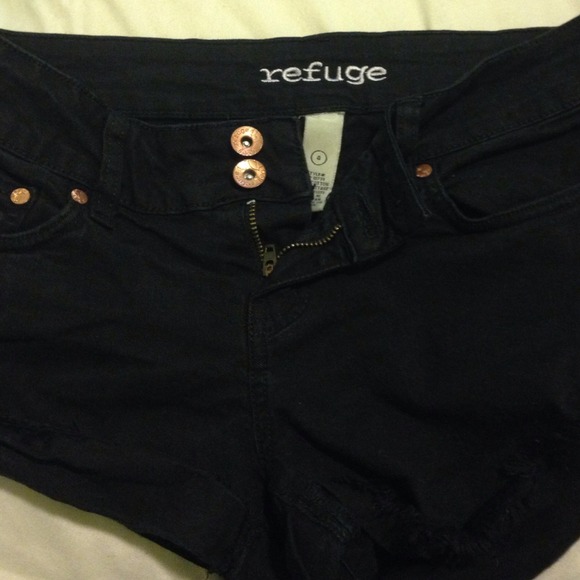 Shorts - Picture 2 of 3