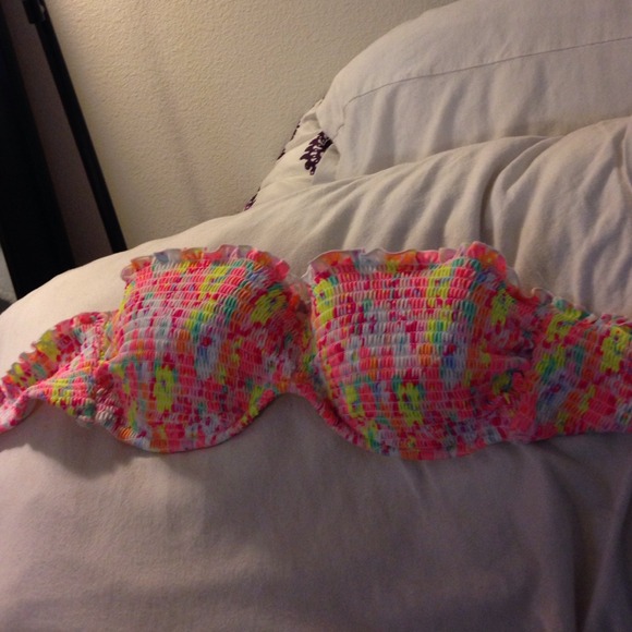 Fashionable strapless bathing suit top! - Picture 2 of 4