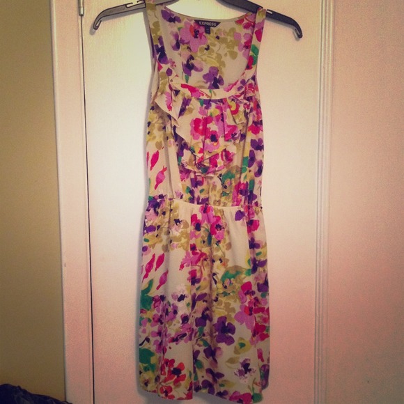 Beautiful Floral Dress - Picture 1 of 3