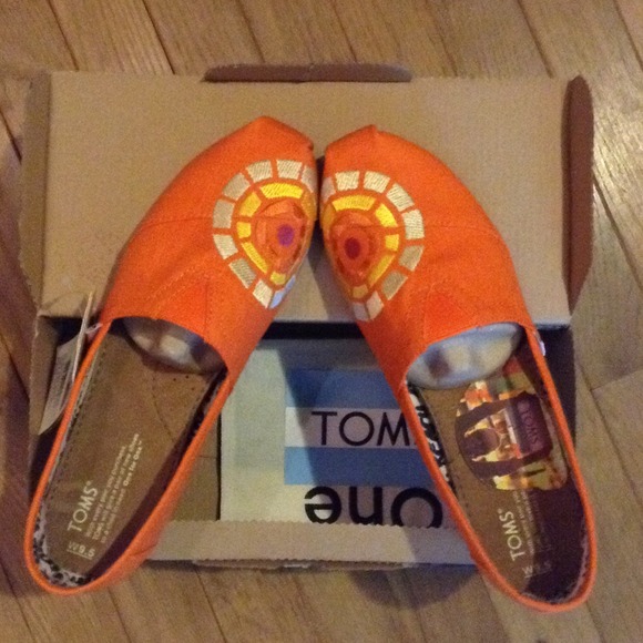 Charlie Theron Africa Outreach Project TOMS W 9.5 - Picture 2 of 4
