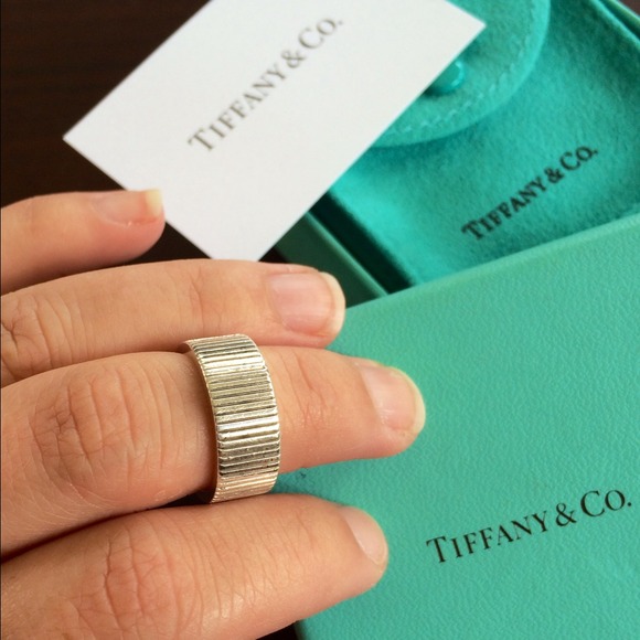 TRADED:  Tiffany & Co Silver Coin Edge Ring Sz 7