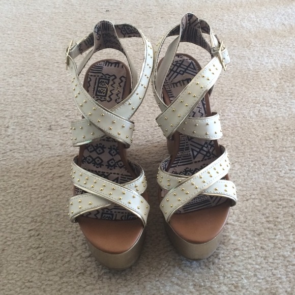 Jessica Simpson Wedges
