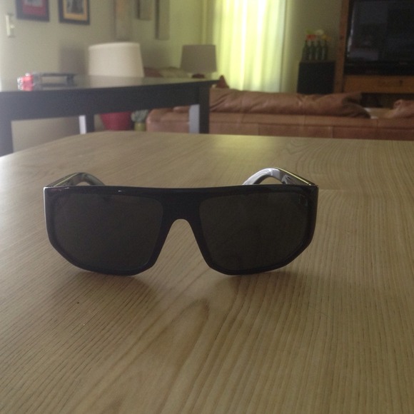 Electric sunglasses