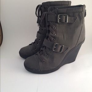 Simply Vera by Vera Wang wedge sneakers